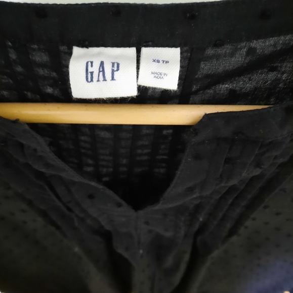 Flowy Gap Black Blouse - Picture 3 of 5